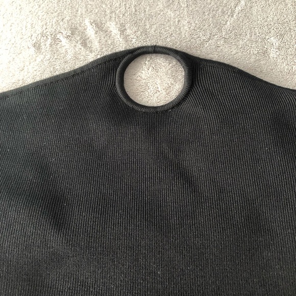 🌺Gorgeous Silk & Spandex Ring Halter Top Black SZ Small - Picture 4 of 6